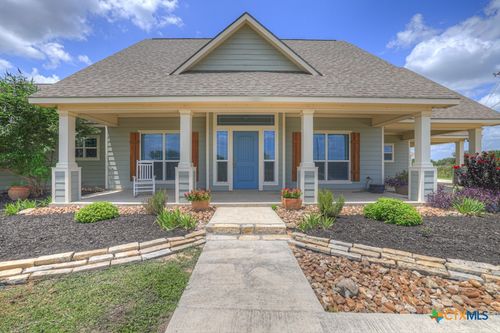 2048 E Martindale Rd, Seguin, TX, 78155-7451 | Card Image