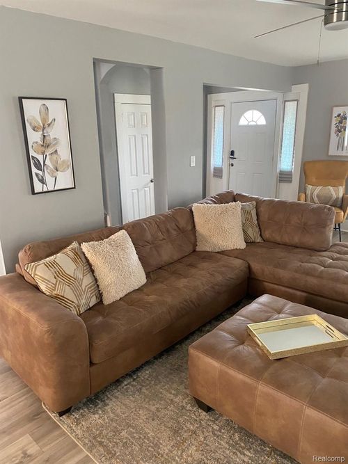 16614 Sunderland Rd, Detroit, MI, 48219-4000 | Card Image