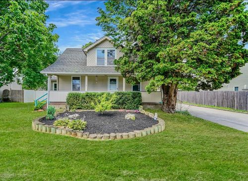 41 Oak St, Islip, NY, 11751-2807 | Card Image