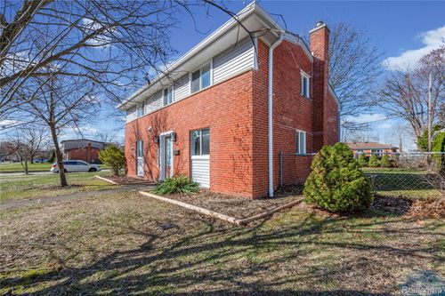 19615 Ingram St, Livonia, MI, 48152-1566 | Card Image