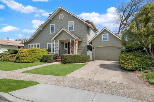 353 Bedford Ave, Uniondale, NY, 11553-1827 | Card Image