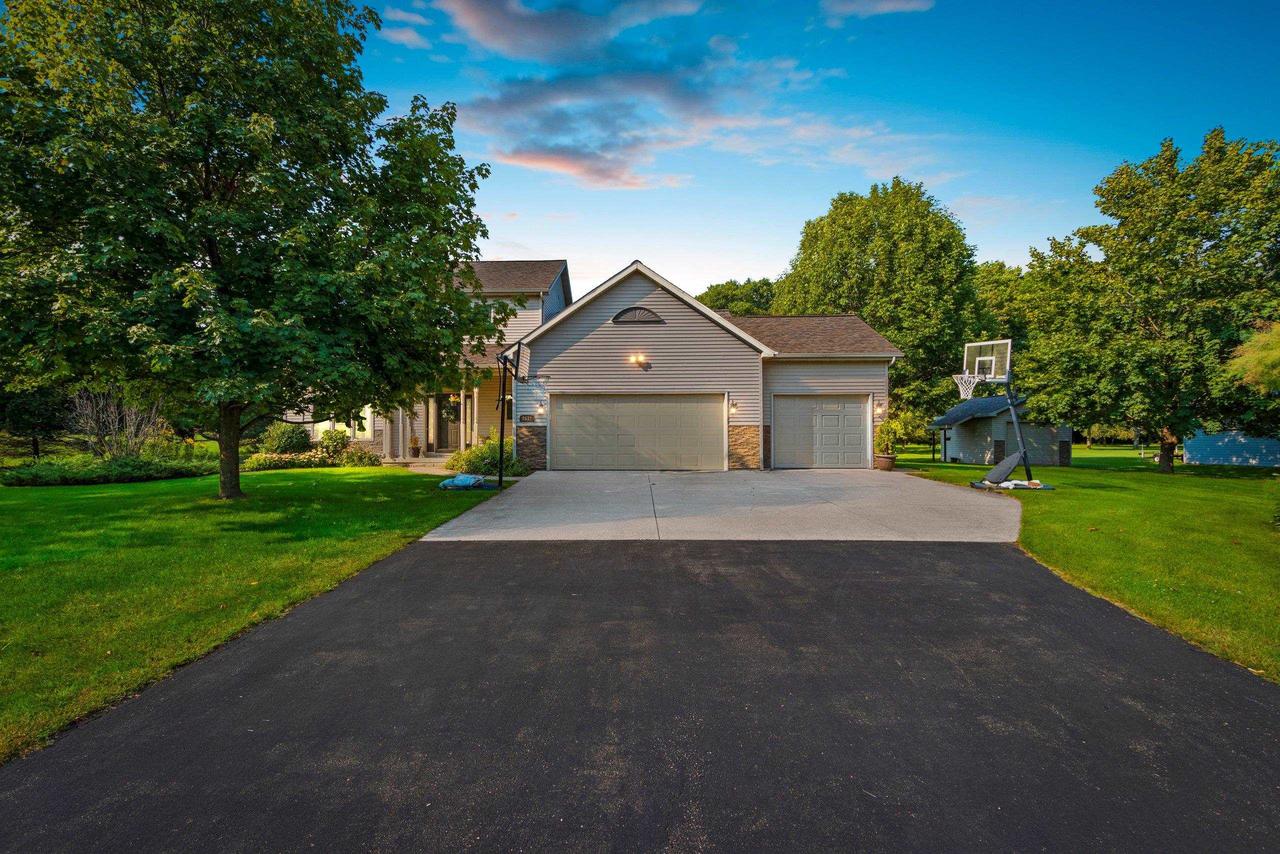 Golf Wood Dr, Neenah, WI 54956
