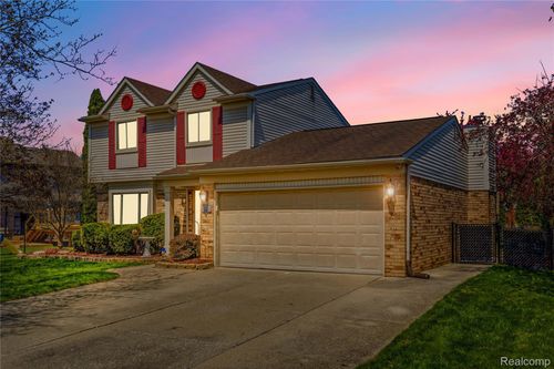 25030 Balsam Dr, Flat Rock, MI, 48134-9555 | Card Image