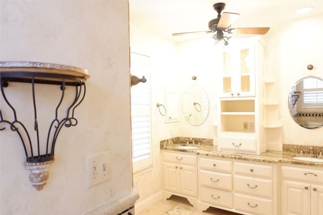 2203 Griswold Ln, House other with 4 bedrooms, 4 bathrooms and 4 parking in Austin TX | Image 18