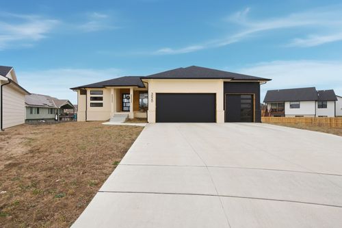 3020 E Burlington Cir, Park City, KS, 67219-5536 | Card Image