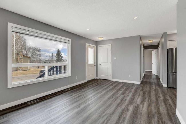 10602 92 B Street, Home with 5 bedrooms, 2 bathrooms and 5 parking in Grande Prairie AB | Image 5