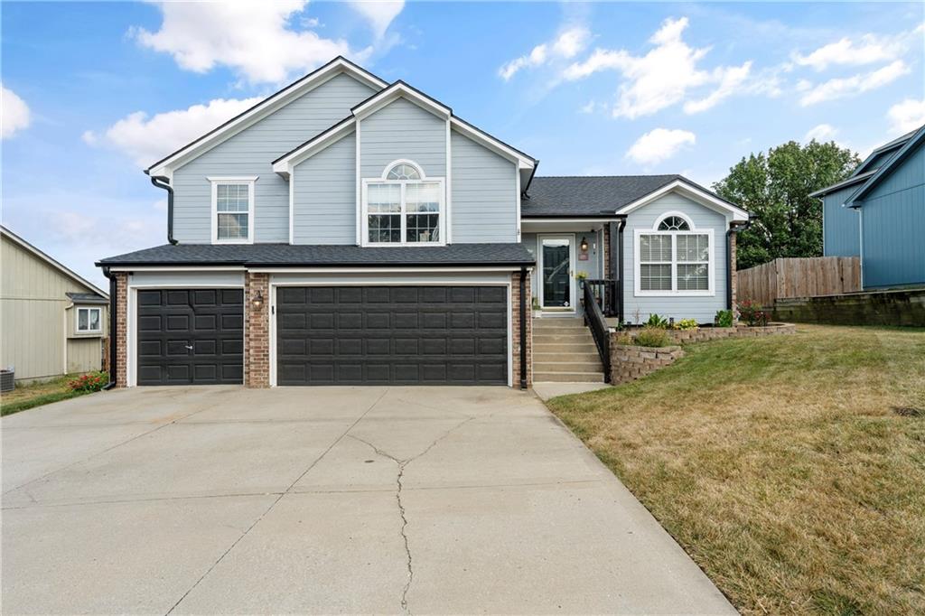 Shorthorn Dr, Grain Valley, MO 64029