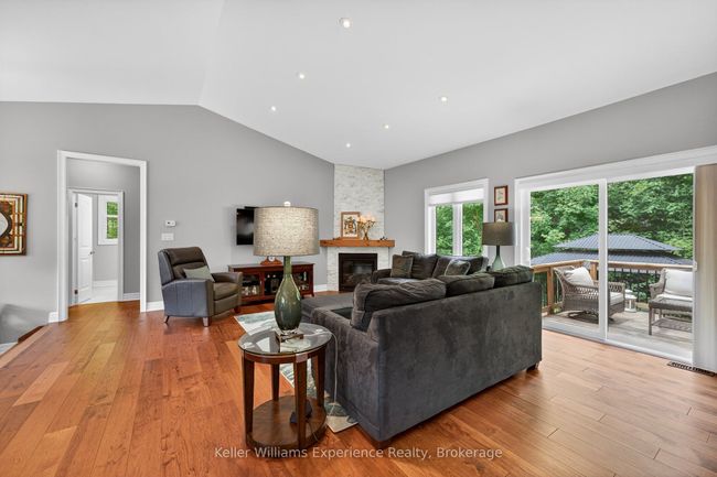 32 Pinecone Ave, House other with 5 bedrooms, 3 bathrooms and 6 parking in Tiny ON | Image 9