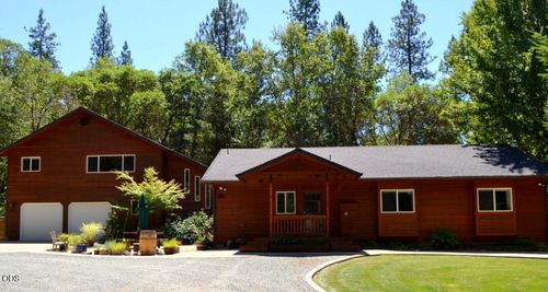 737 Pinecrest Dr, Grants Pass, OR, 97526-7243 | Card Image