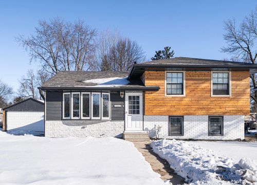 2463 Silver Lake Rd Nw, New Brighton, MN, 55112-5070 | Card Image