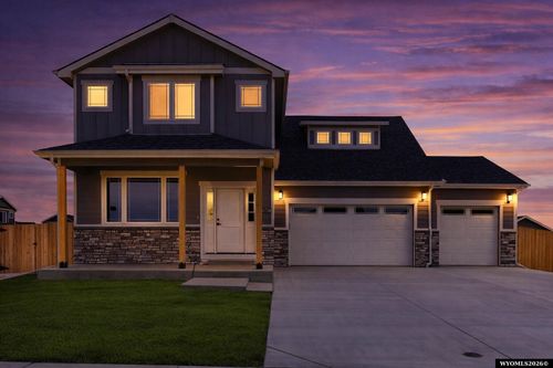 1001 River Heights Dr, Mills, WY, 82604-2120 | Card Image