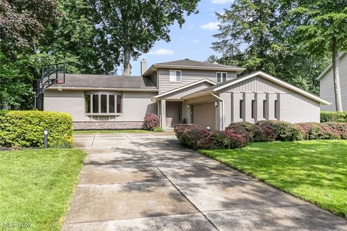 6605 Duneden Ave, Solon, OH, 44139-4047 | Card Image