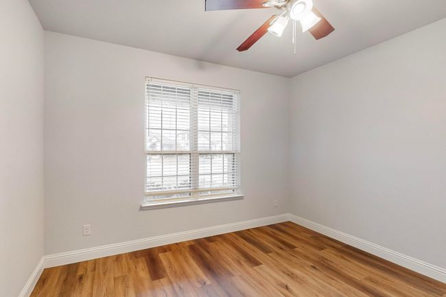 Unfurnished room featuring wood-type flooring and ceiling fan | Image 15