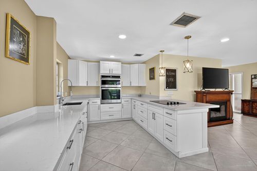 apt-5-324 Orange Tree Dr, Atlantis, FL, 33462-1338 | Card Image