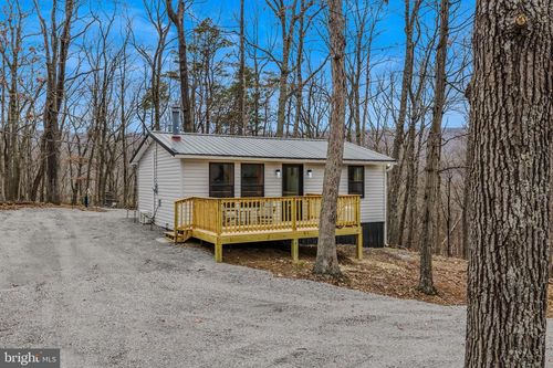 830 Wisteria Ln, BERKELEY SPRINGS, WV, 25411-6690 | Card Image