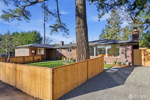 8505 Bridgeport Way Sw, Lakewood, WA, 98499-2641 | Card Image