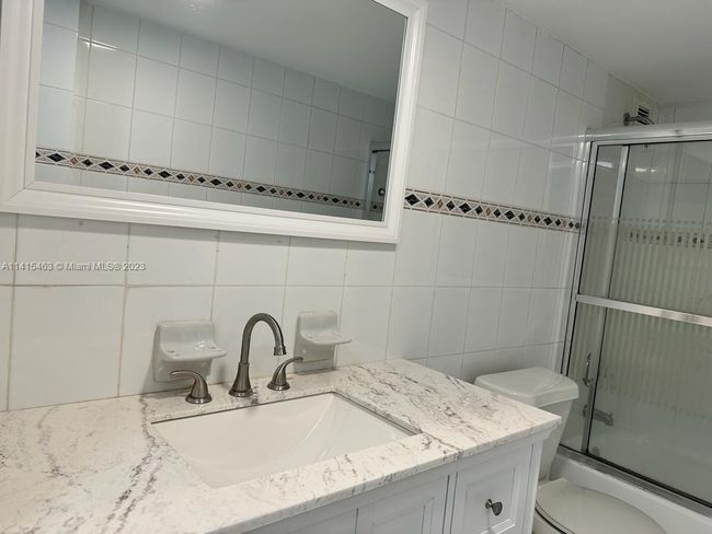 APT-811 - 5401 Collins Ave, Condo with 2 bedrooms, 2 bathrooms and null parking in Miami Beach FL | Image 33