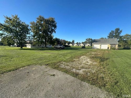 1424 W Cook Road, Fort Wayne, IN, 46825-3217 | Card Image