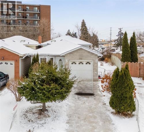 218 Oakburne Pl, Sarnia, ON, N7S4X3 | Card Image