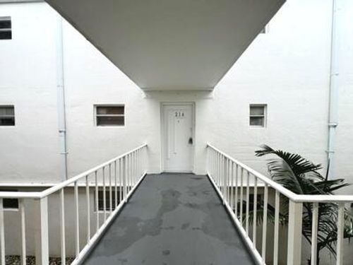 apt-214-4215 N University Dr, Sunrise, FL, 33351-6225 | Card Image
