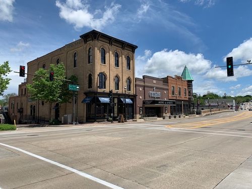 98 W Main St, West Dundee, IL, 60118-2015 | Card Image