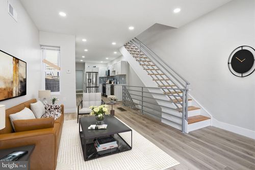 2443 S Franklin St, PHILADELPHIA, PA, 19148-3804 | Card Image