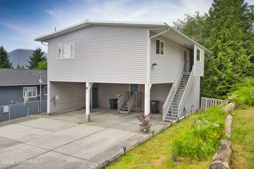 707 Carlanna Lake Rd, Ketchikan, AK, 99901-5622 | Card Image