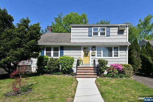 789 Briarcliff Ave, Maywood, NJ, 07607-1400 | Card Image