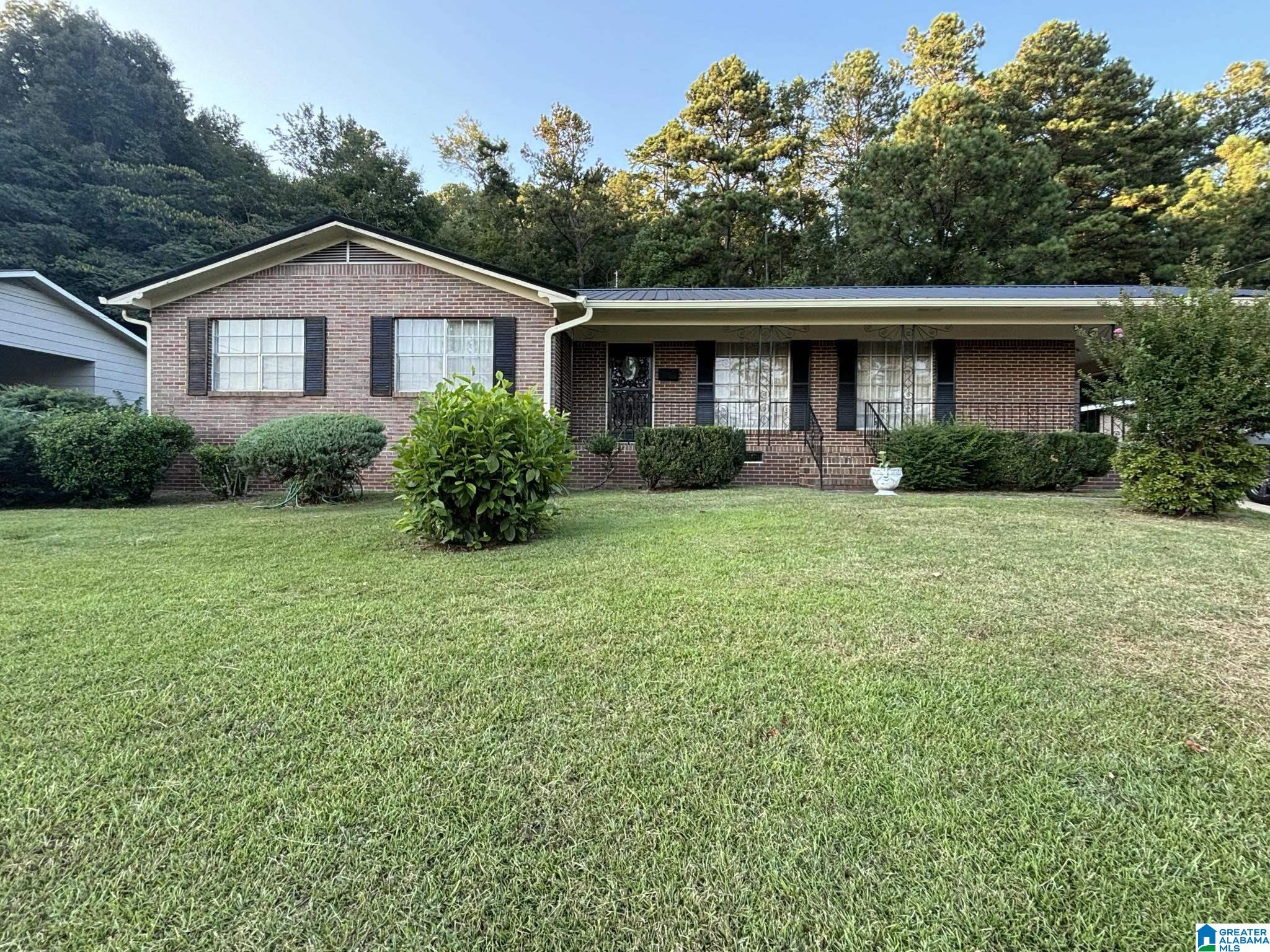 Mountain Brook Dr, Gadsden, AL 35901