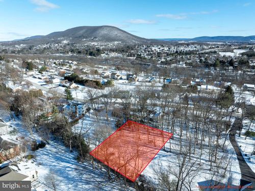 933 Oak Ridge Ave, STATE COLLEGE, PA, 16801-6904 | Card Image