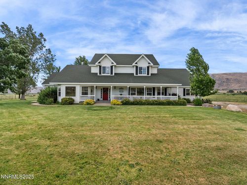 801 Larson Ln, Coleville, CA, 96107-9590 | Card Image