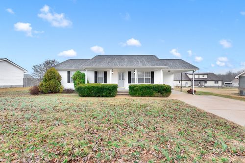 685 Edgefield Dr, Hohenwald, TN, 38462-1967 | Card Image