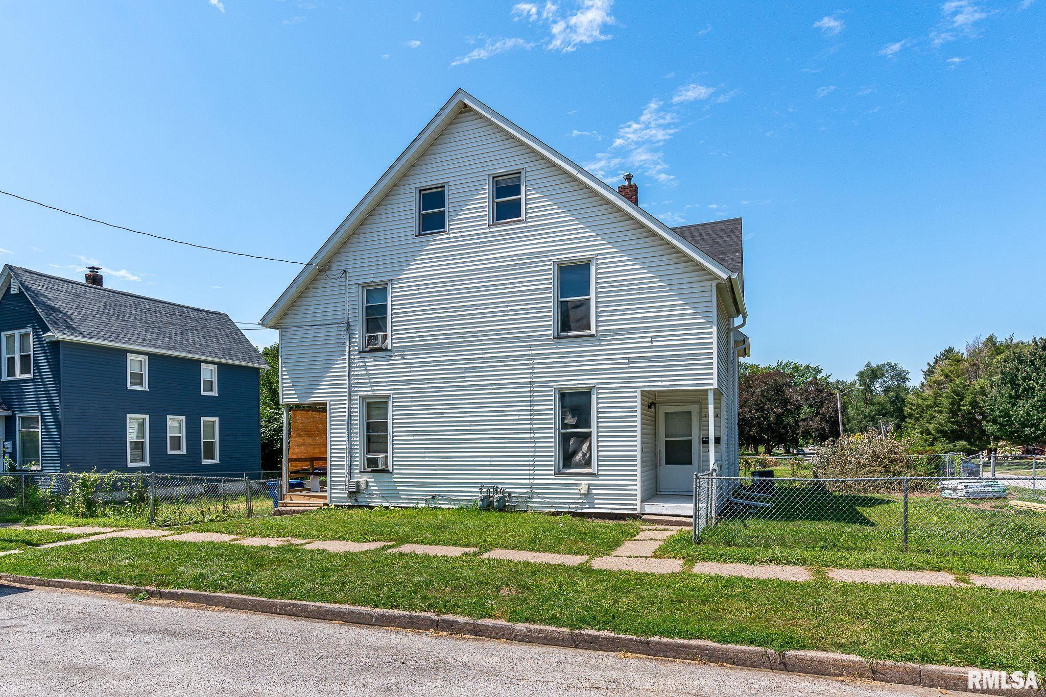 Warren St, Davenport, IA 52804