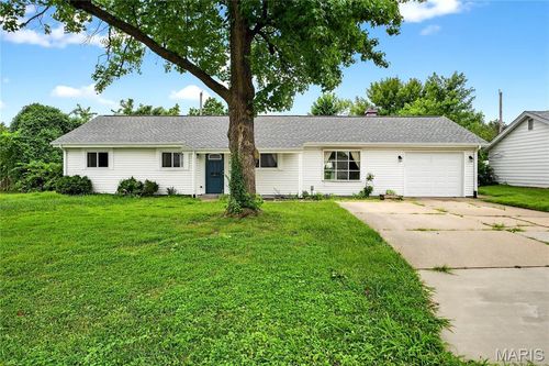 416 Saint Christopher Dr, O Fallon, MO, 63366-2220 | Card Image