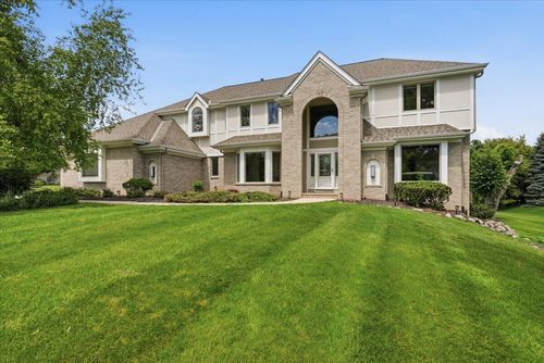 N28W30244 Red Hawk Ct, Pewaukee, WI, 53072-4270 | Card Image