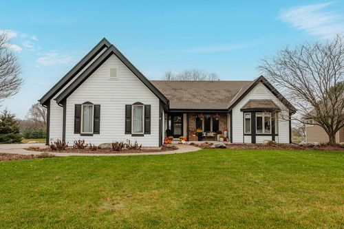337 Sand Hill Lane, Dousman, WI, 53118 | Card Image