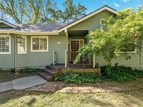 37927 China Creek Rd, Oakhurst, CA, 93644-9357 | Card Image