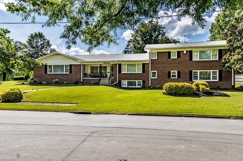 300 Edgedale Dr, High Point, NC, 27262-2906 | Card Image