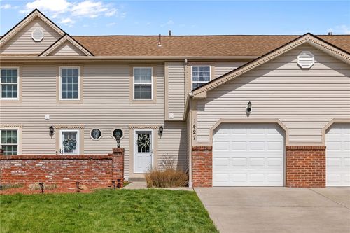 1427 Yorktown Dr, Lawrence, PA, 15055-1008 | Card Image