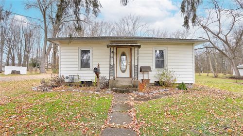 54 W Wright Ave, Waterloo, NY, 13165-1045 | Card Image