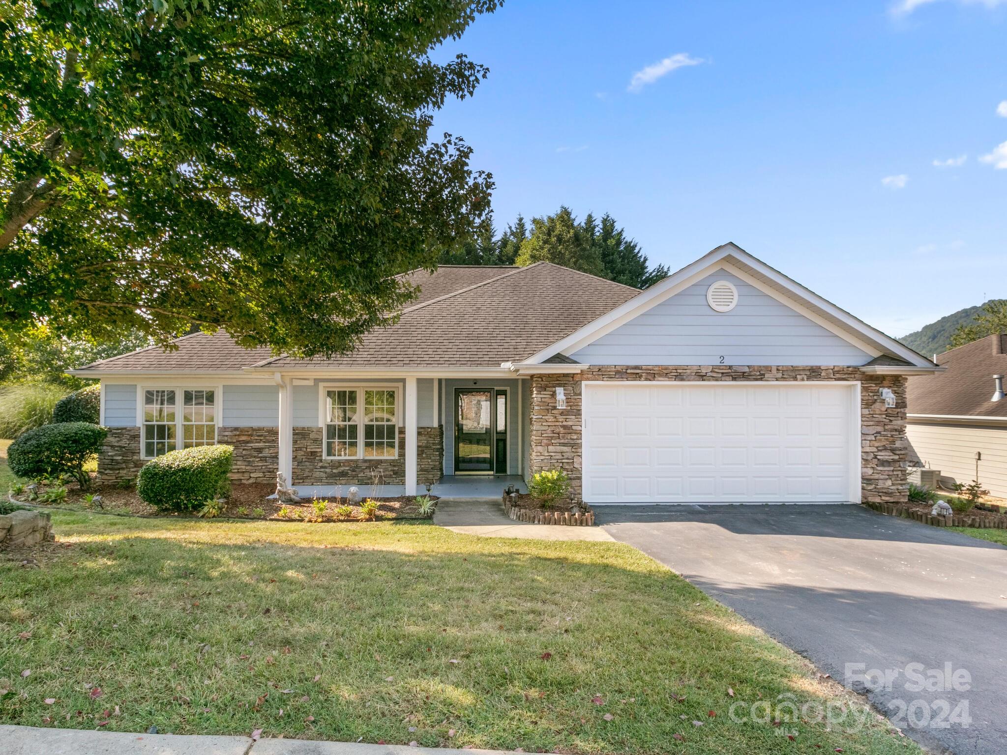 Slosman Dr, Asheville, NC 28806