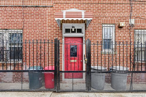 82 91st Ave, Woodhaven, NY, 11421-2923 | Card Image