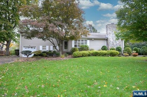 38 Griswold Pl, Glen Rock, NJ, 07452-2902 | Card Image