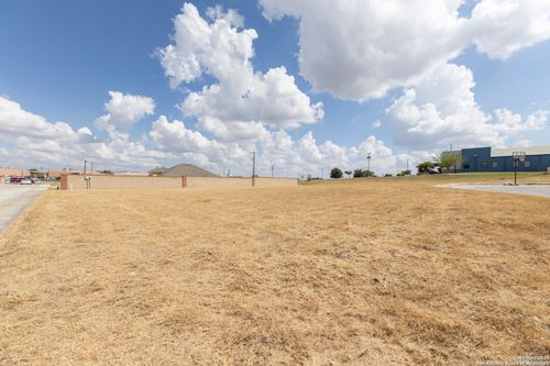 105 Juniors Pl, La Vernia, TX, 78121-4886 | Card Image