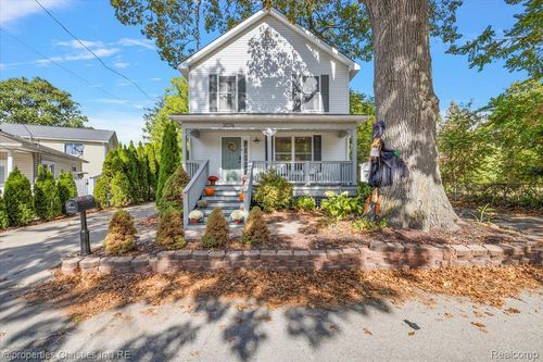 3076 Pridham St, Keego Harbor, MI, 48320-1407 | Card Image