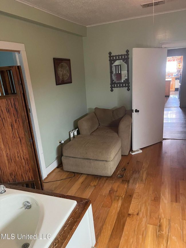 Tub/Powder Room2 | Image 5