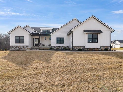 6817 Timber Ct, Bettendorf, IA, 52722-2688 | Card Image