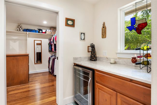Want coffee in the morning before you head out to work? No problem. Wine in the evening when you are soaking in the Hollywood tub? No problem. | Image 26
