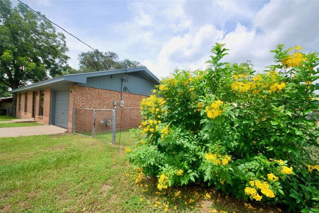 904 S Peck St, House other with 3 bedrooms, 1 bathrooms and 1 parking in Shiner TX | Image 20
