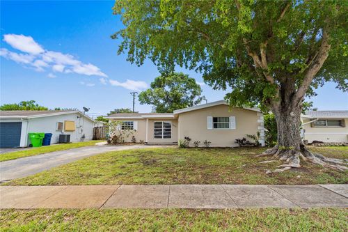 8470 Nw 28th St, Sunrise, FL, 33322-2314 | Card Image